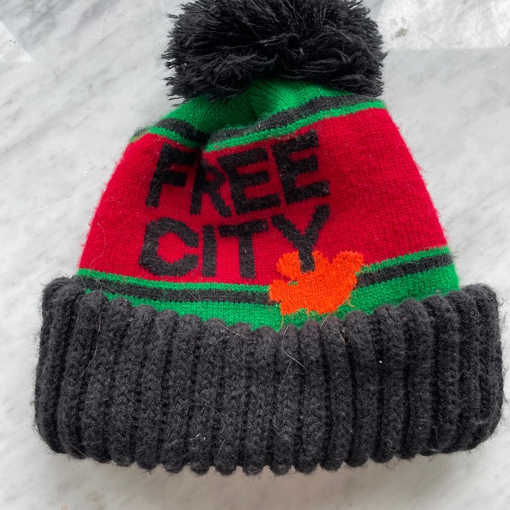 FREECITY Beanie Never-Worn